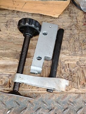 Adjustable  Makita Metal Clamp with Threaded Screw and Handle - Silver & Black